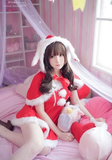 亚洲美女一二三区_超清电影在线观看